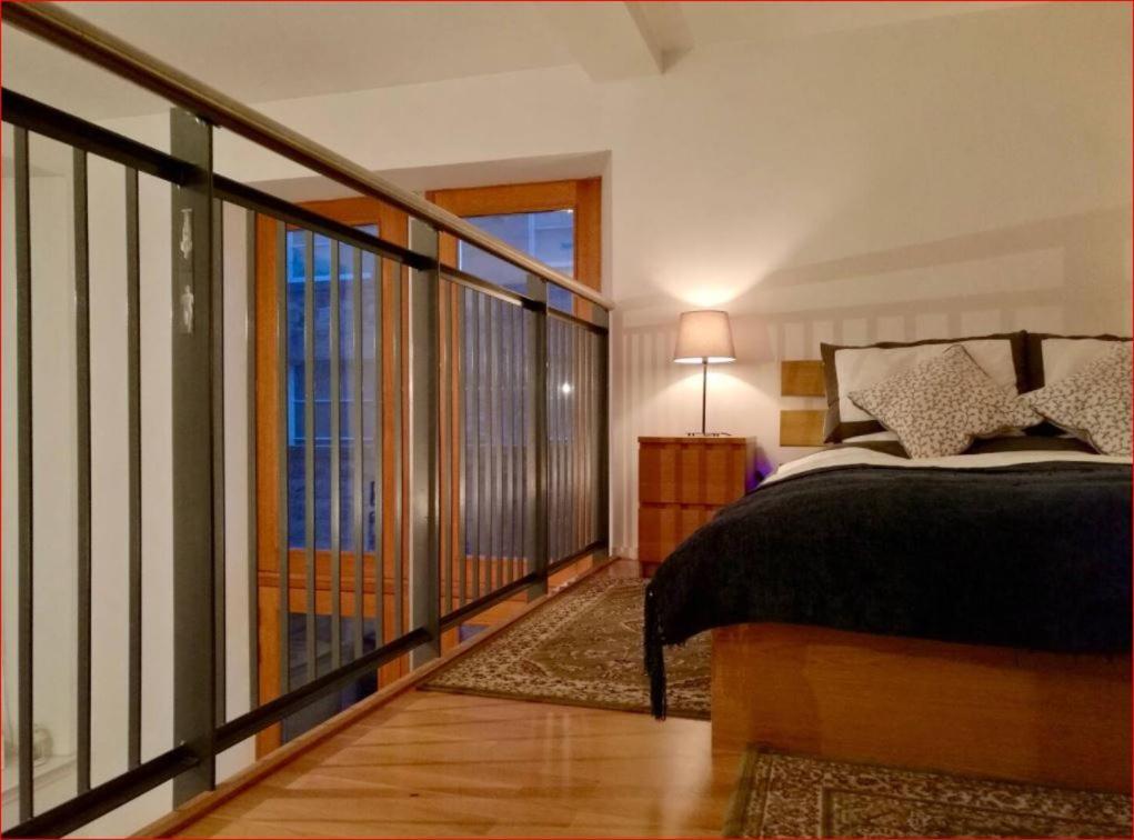 Central Mezzanine Apartment In Historic School Edinburgh Eksteriør bilde